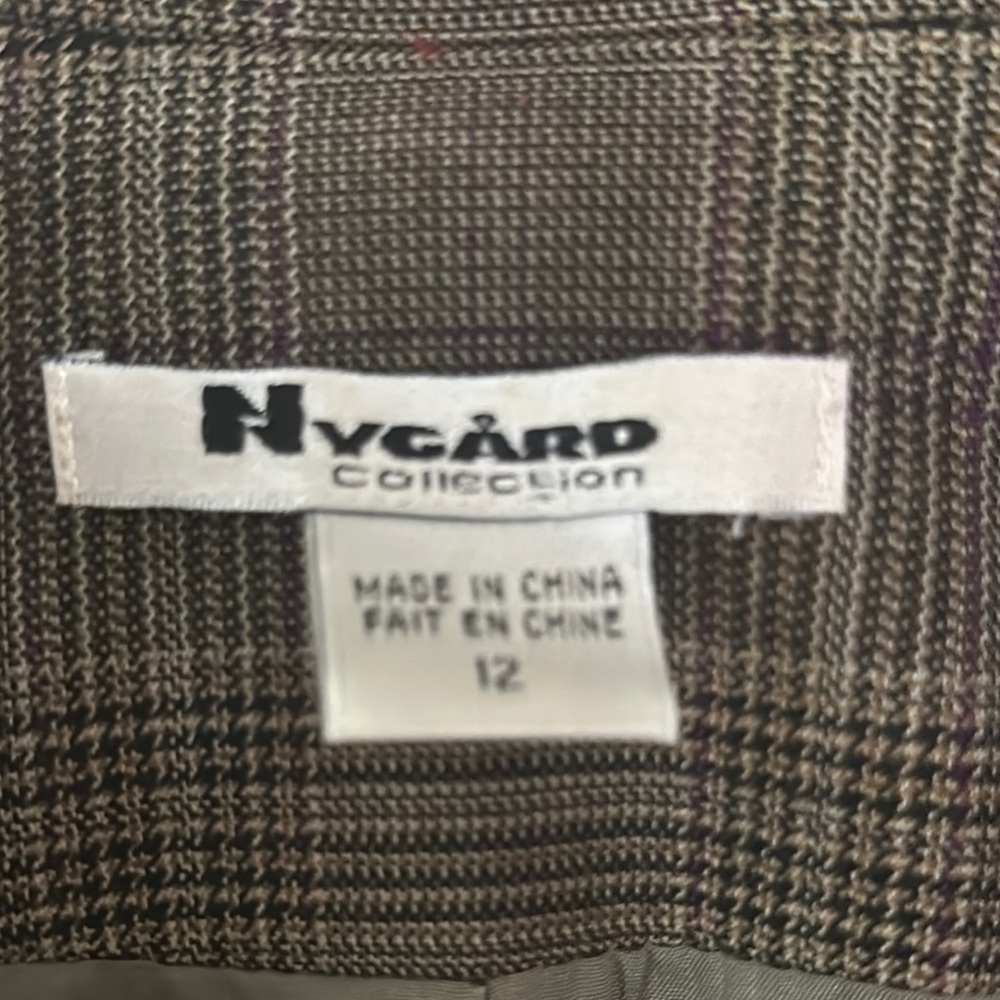 Beautiful Brown Plaid Women's Blazer/ pant suit set with removable belt - Picture 4 of 12